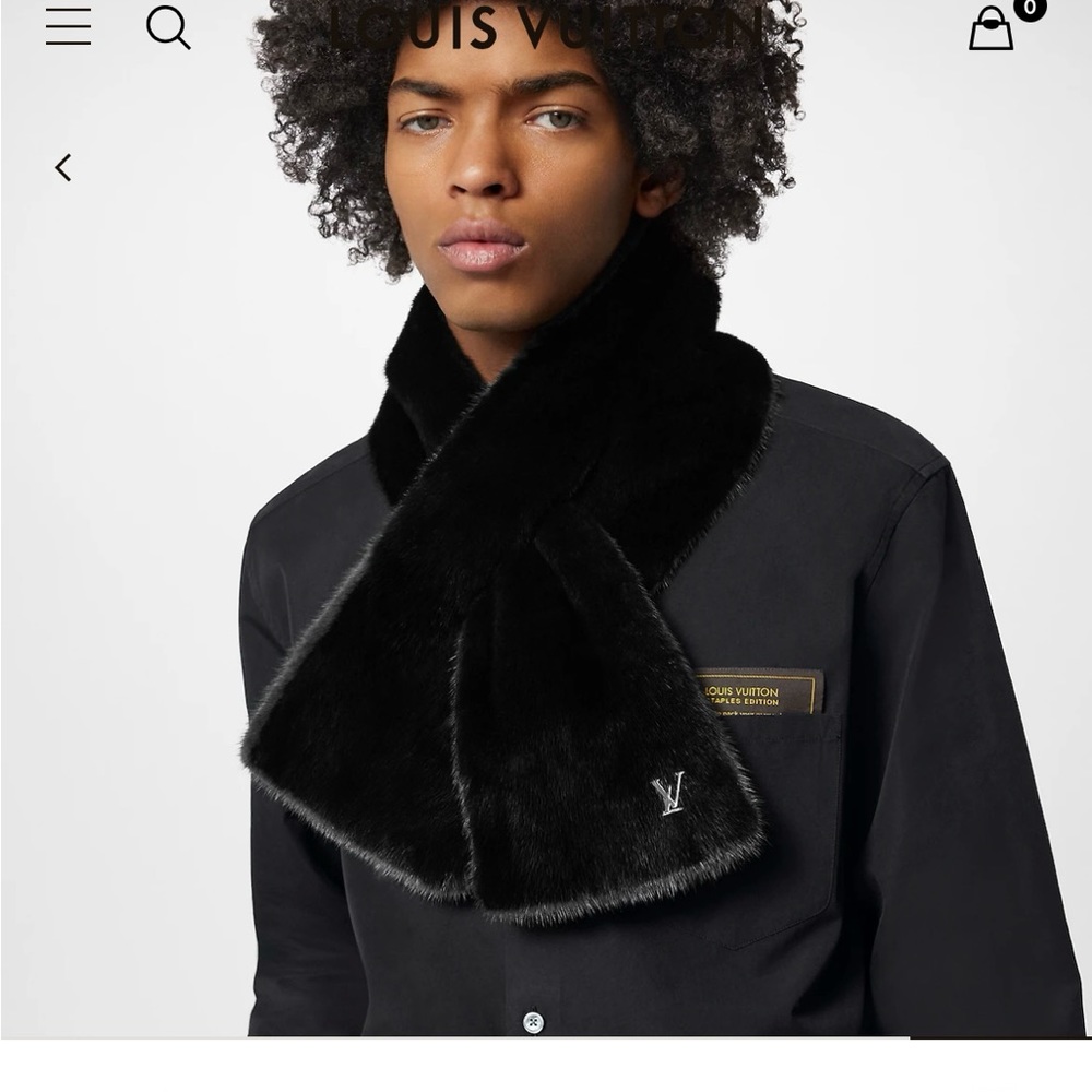 The Louis Vuitton Monogram Reverso fur scarf - Picture 2 of 6